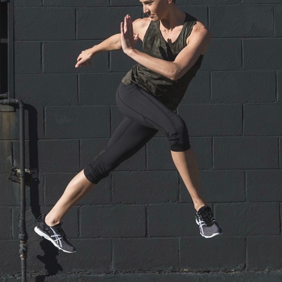 Lululemon Run For Days Crop - Picture 3 of 11